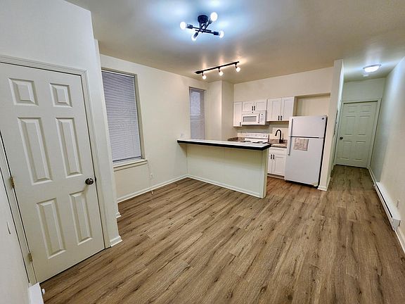 2nd image of 1814 W Ontario St Unit 1