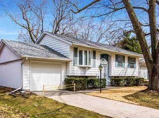 7 Regal Ln, Iowa City, IA 52240