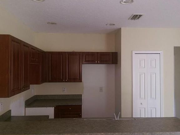4th image of 2423 29th Ave E