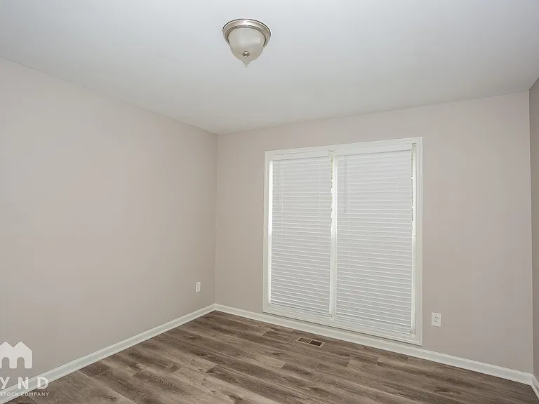 4723 Hendrix Ct — Photo 9