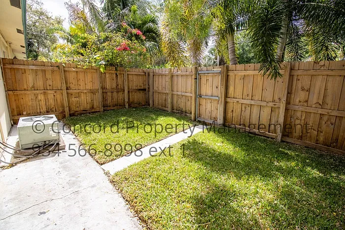 835 SW 4th St #3 — Photo 12