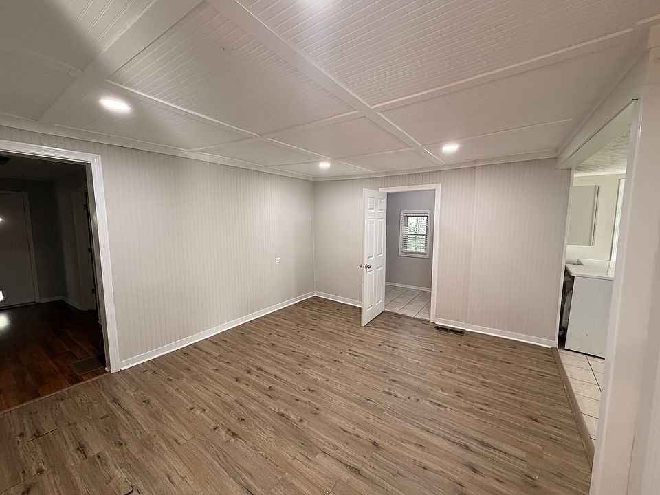 2nd image of 1734 E Broad St #A
