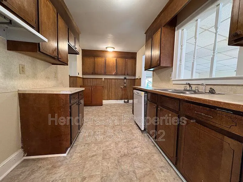 4 bed, 2.0 bath, 1787 sqft, $1,895 — Photo 4