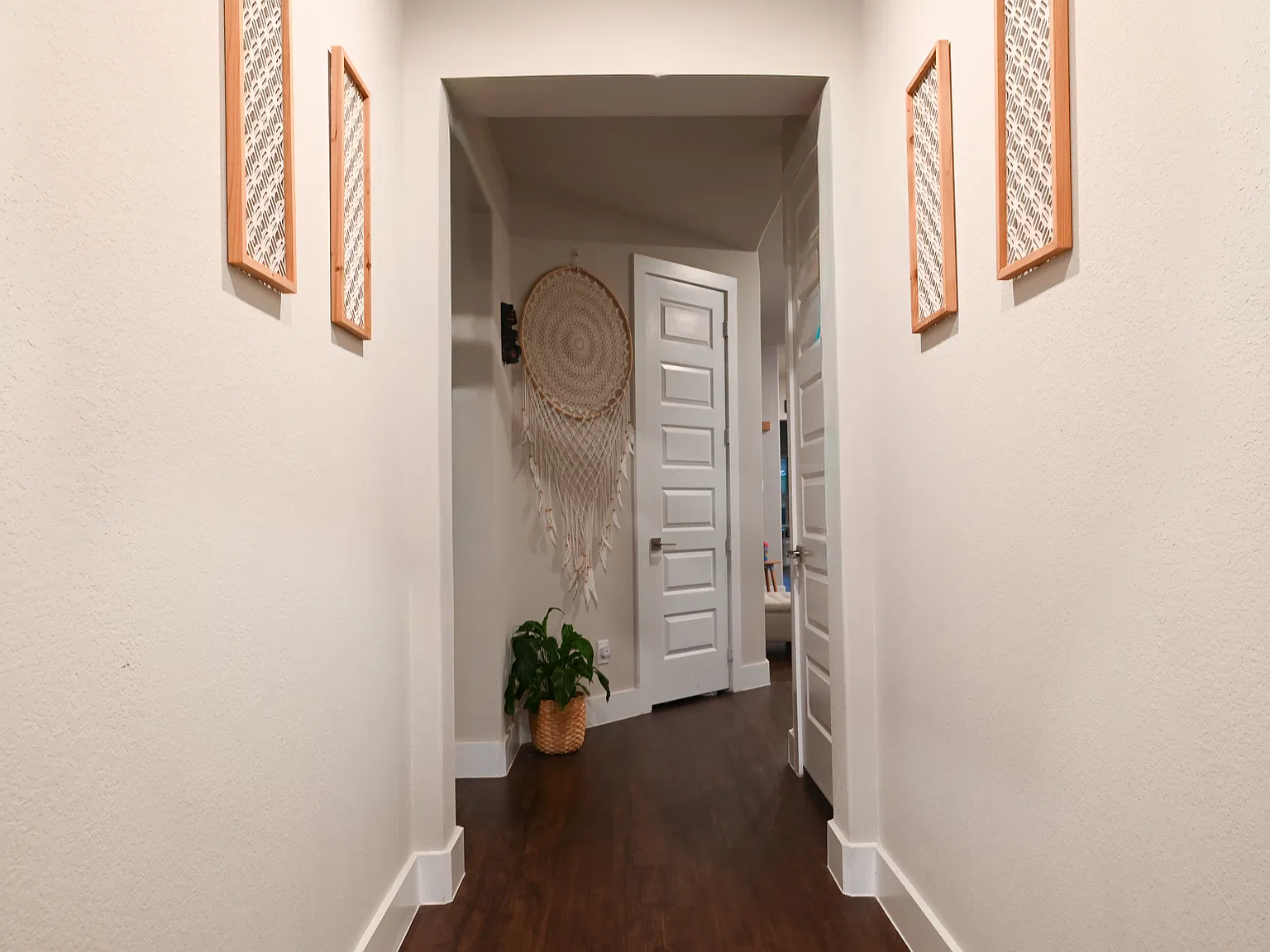 3 bed, 2100 sqft, $2,750 — Photo 3