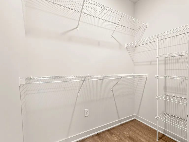 James Run Apartments — Photo 12