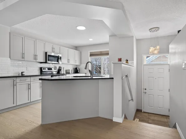 1804 70th St SW #60, Edmonton, AB T6X 0H4