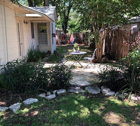 3rd image of 308 W Hackberry St
