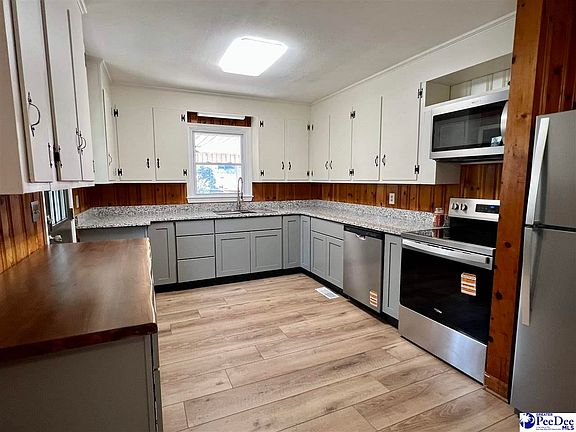 5th image of 220 Laurel Ave