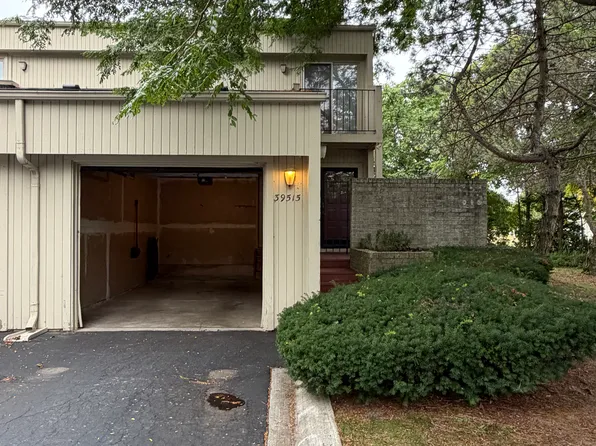 39515 Country Ln, Novi, MI 48375