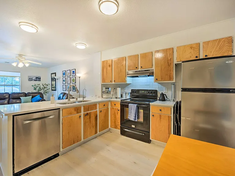 1128 N Iron Horse Dr — Photo 16