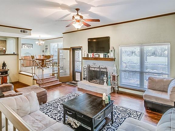 3rd image of 1715 Marsh Ln