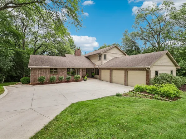 3301 Valley Ridge Ct, West Des Moines, IA 50265