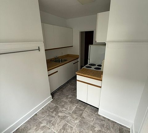 3rd image of 1305 W 15th Ave #10