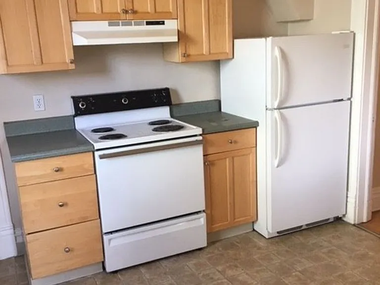 405 W Broad St — Photo 6