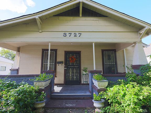 3rd image of 3727 Ivy Ave
