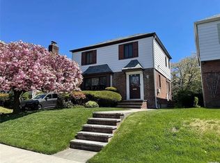 75-55 192nd St #PENTHOUSE, Fresh Meadows, NY 11366