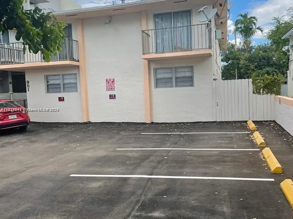 951 SW 7th St, Miami, FL 33130