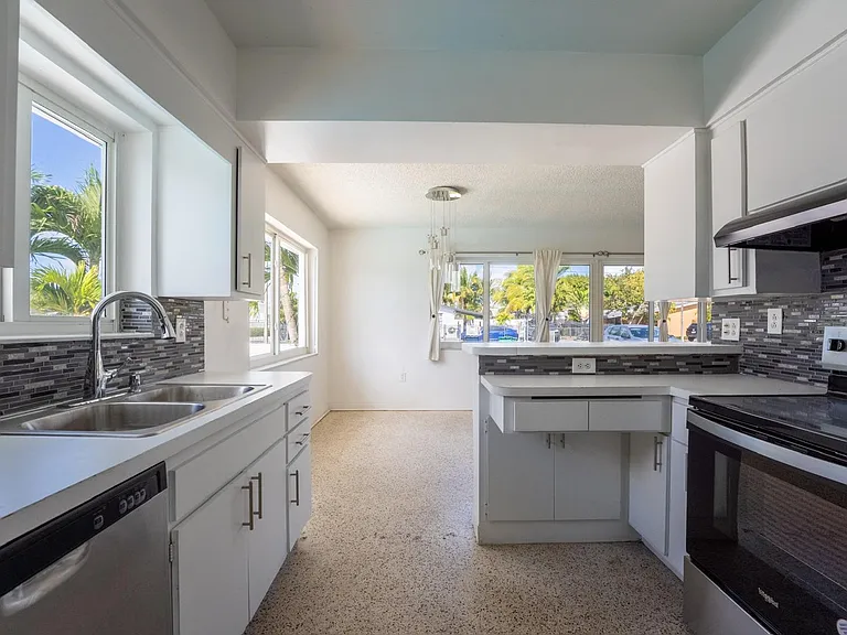 8822 SW 41st Ter — Photo 11