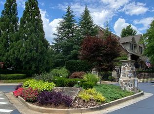 126 W Ridge Way, Roswell, GA 30076