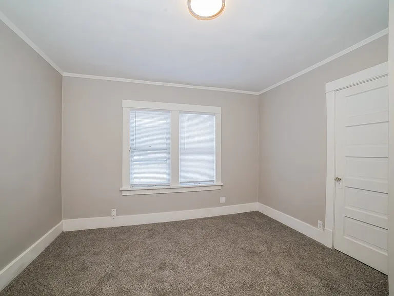 1649207_023_main_bedroom_13490167.jpg