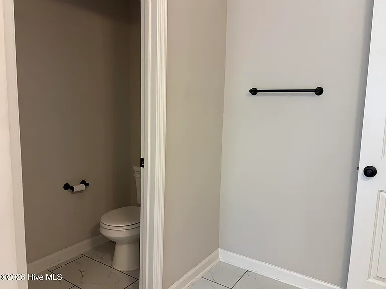 1210 Belgrove Dr — Photo 16