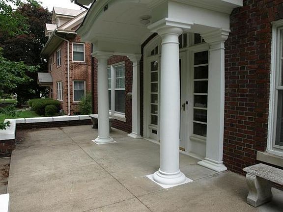 2nd image of 861 N Academy St
