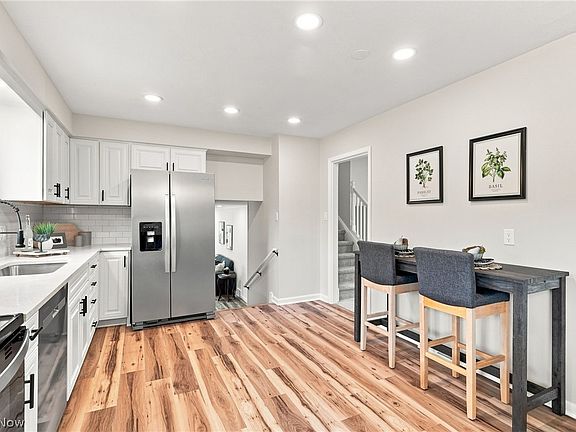 4th image of 6126 Park Ridge Dr