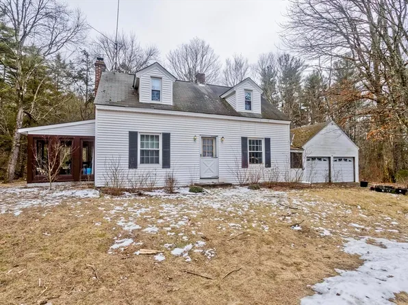 79 Daniel Shays Hwy, Pelham, MA 01002