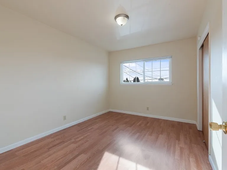 16526 Los Banos St #16526 — Photo 6