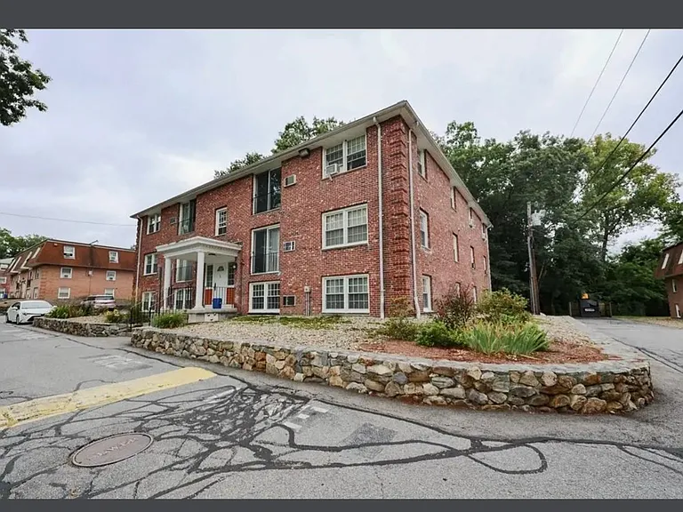 Boylston Ln — Photo 2