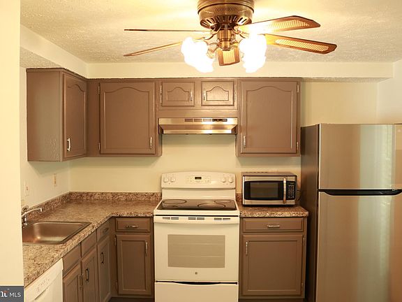 4th image of 9028 Lone Star Ct