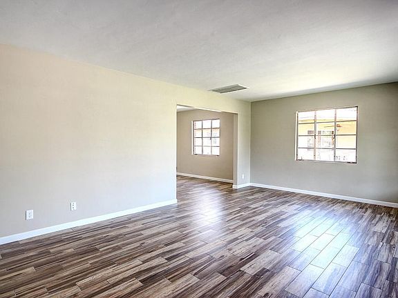 3rd image of 1549 W Indianola Ave