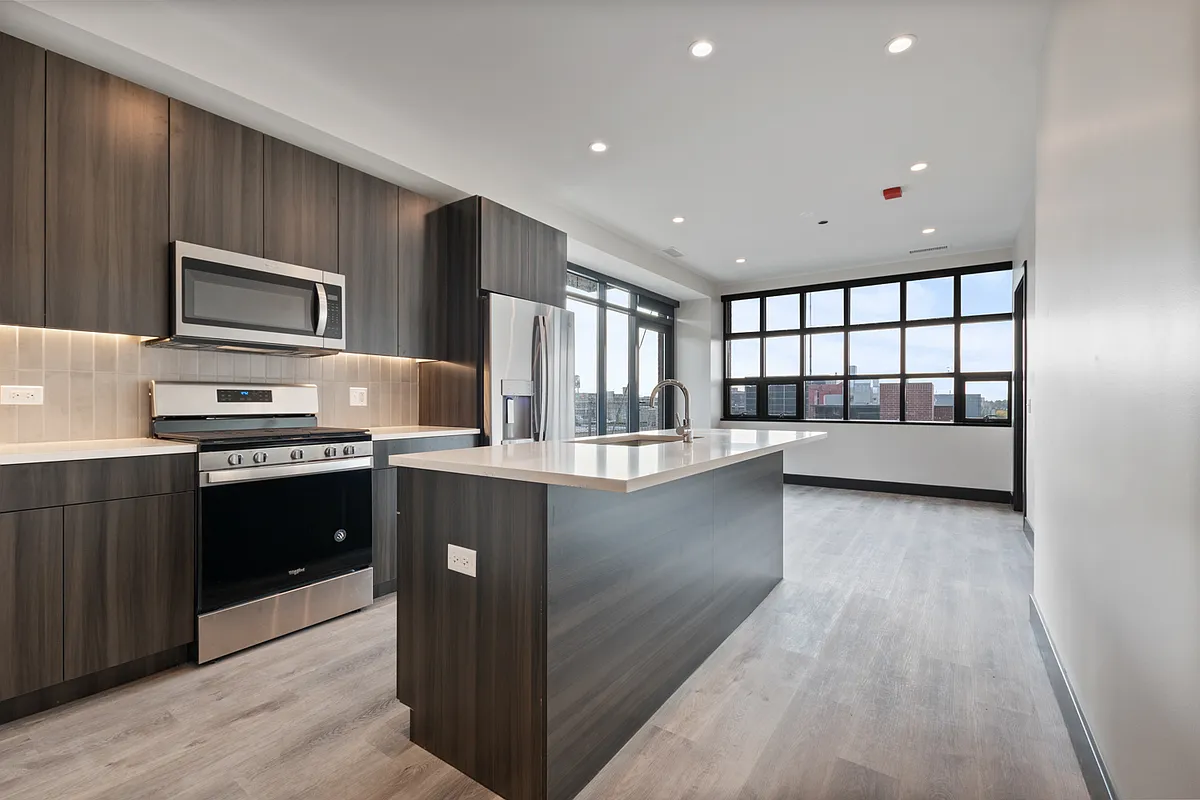 Building Photo - 1123 W Randolph St #401