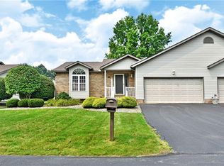 1306 Surrey Point Dr SE, Warren, OH