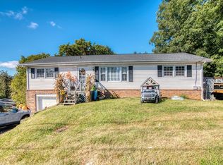 101 Briarwood Hills Dr, Lebanon, VA 24266