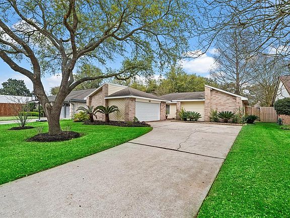 3rd image of 406 Pine Mills Dr
