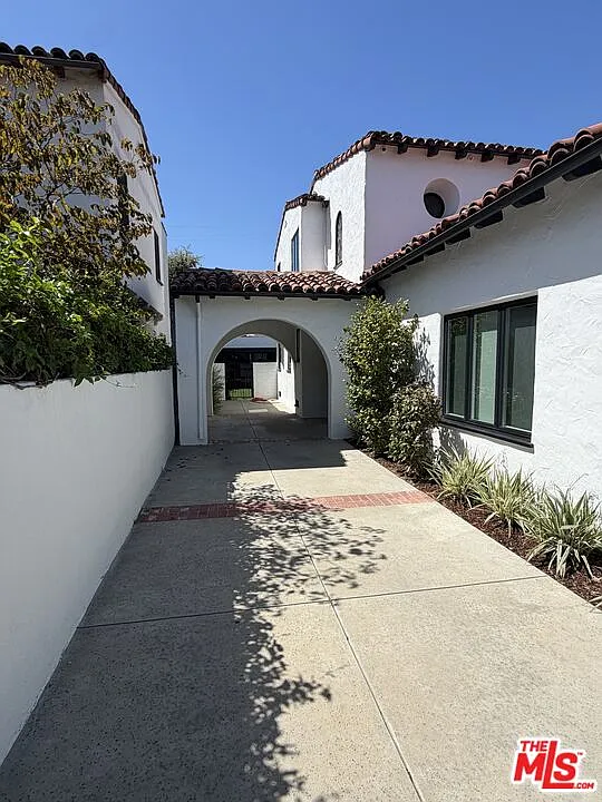 4 bed, 4.0 bath, 2895 sqft, $19,500 — Photo 3