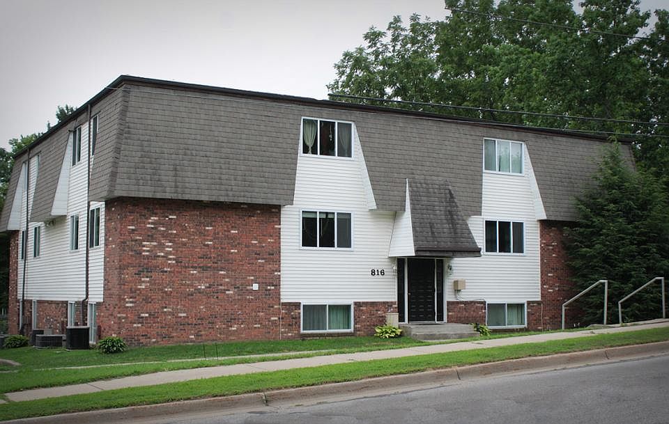 2nd image of 816 Grant St APT 4