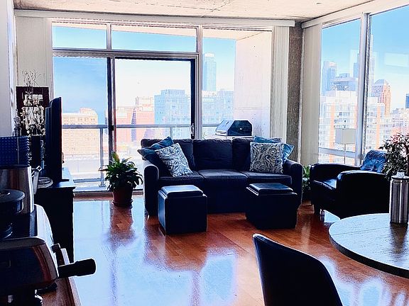 3rd image of 611 S Wells St #2908