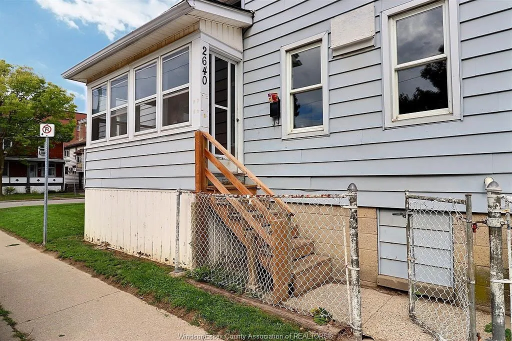 4 bed, $1,850 — Photo 1