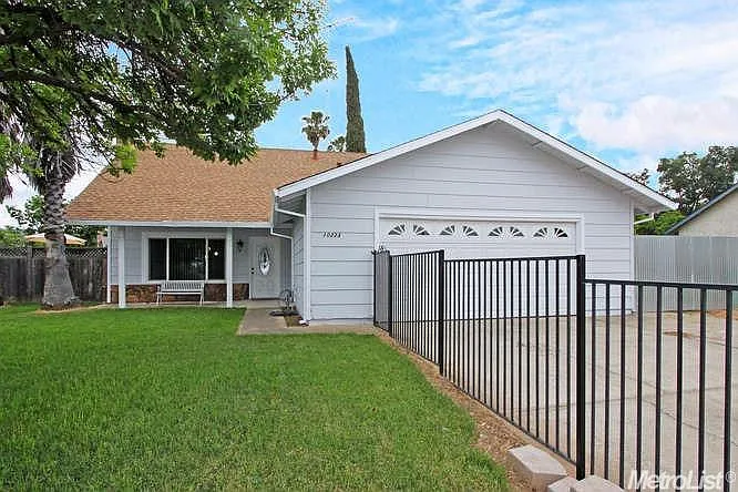 10233 Country Way photo 1