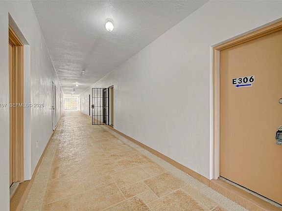 5th image of 3020 NE 16th Ave APT 306