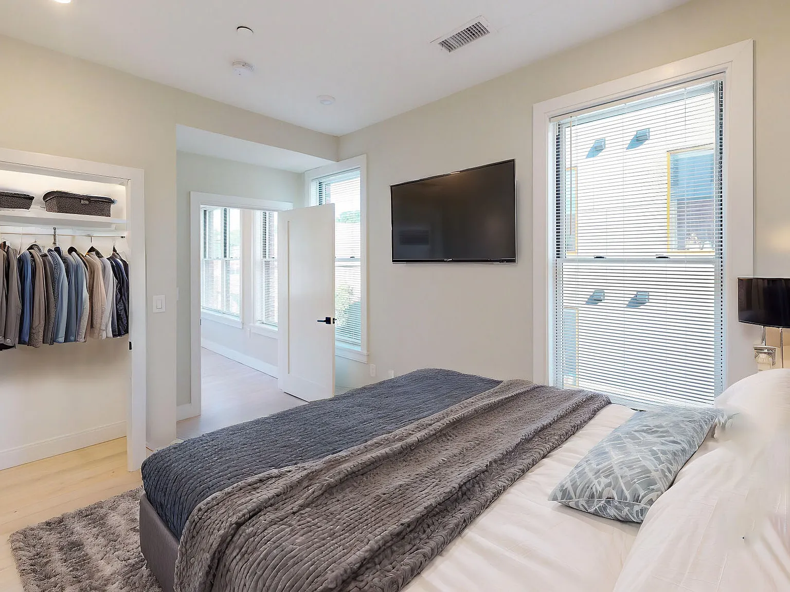 2 bed, 875 sqft, $3,750 — Photo 3