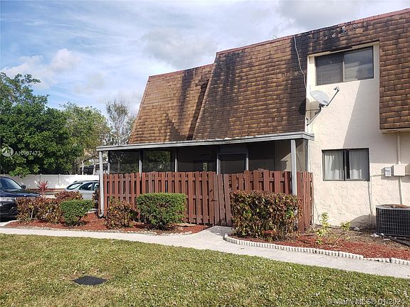 3rd image of 230 San Remo Blvd #230