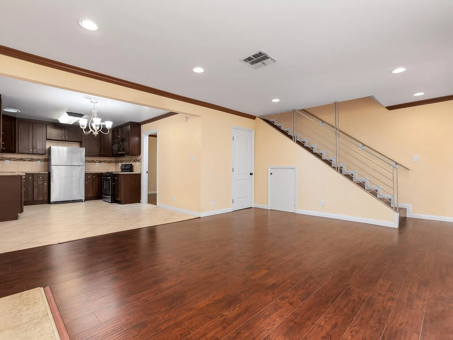 15017 Dickens St — Photo 4