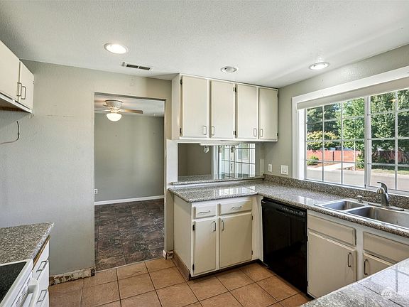 3rd image of 5619 NE 56th Street