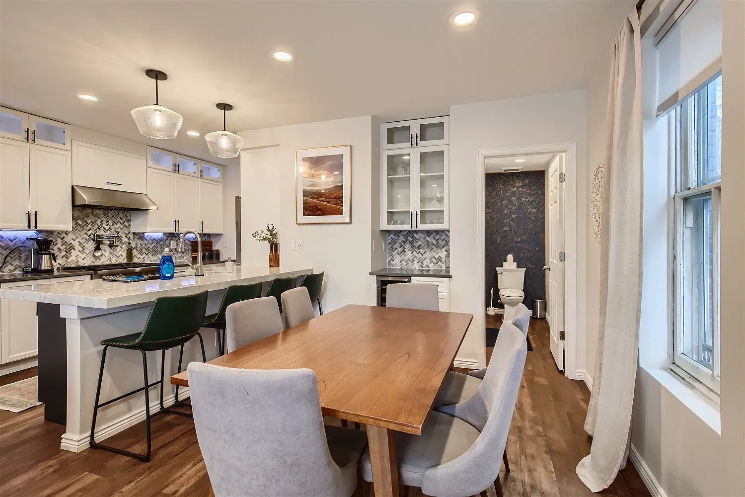 3 bed, 2.5 bath, 1386 sqft, $4,800 — Photo 4