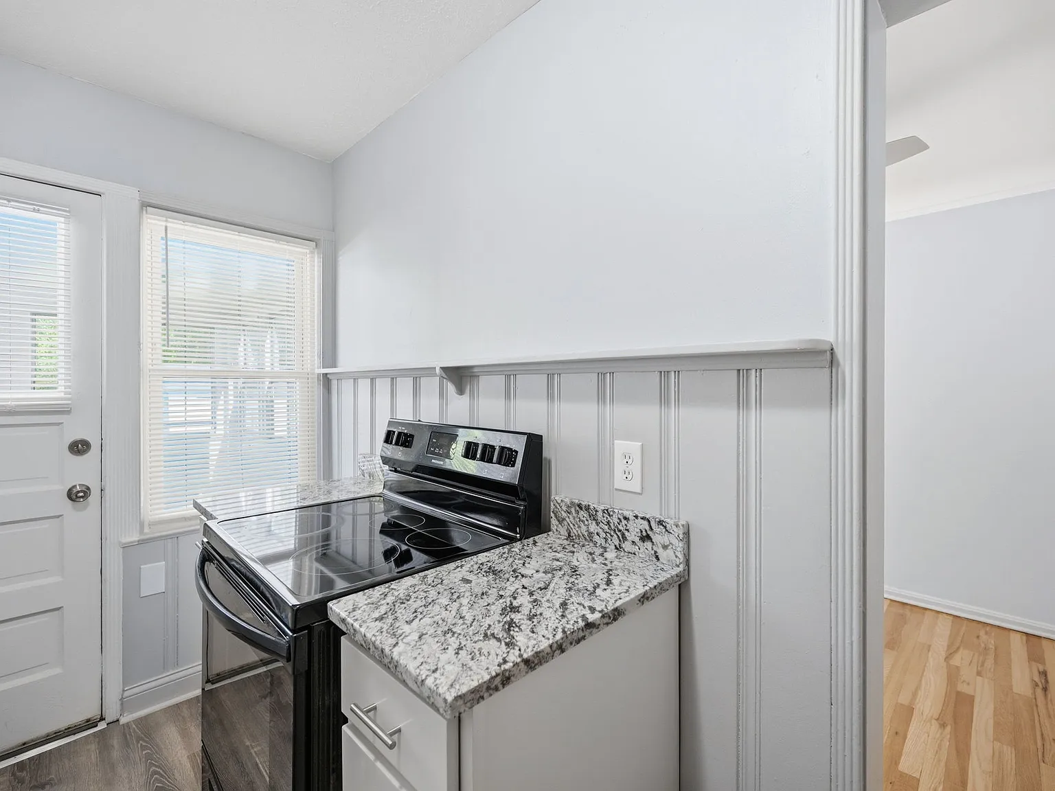 2 bed, 1.5 bath, 952 sqft, $1,350 — Photo 3
