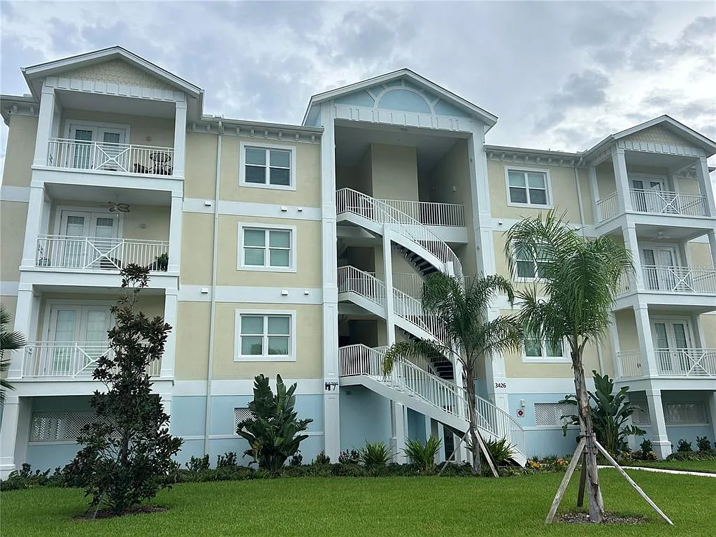 3 bed, 2.5 bath, 1857 sqft, $5,100 — Photo 2