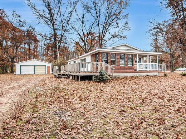 3260 W Ridge St, White Cloud, MI 49349